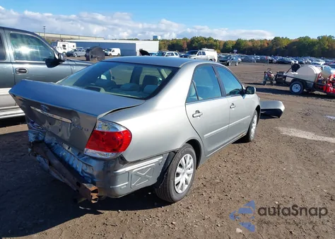 2005 Toyota Camry Le z USA, uszkodzony, nr VIN 4T1BE32K15U502621